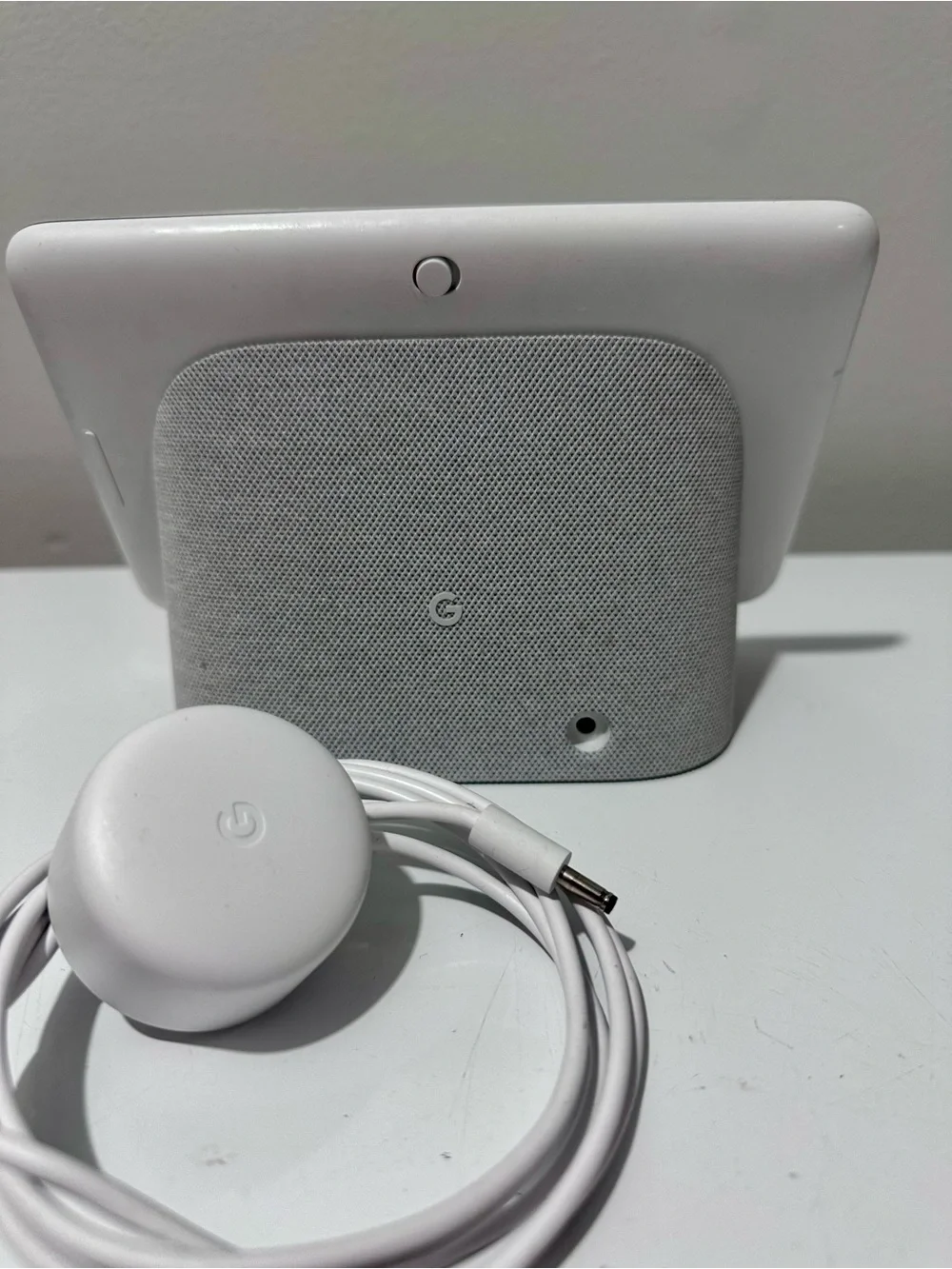 Google Nest Hub 7” White Smart Display with White Power Adapter GUIK2